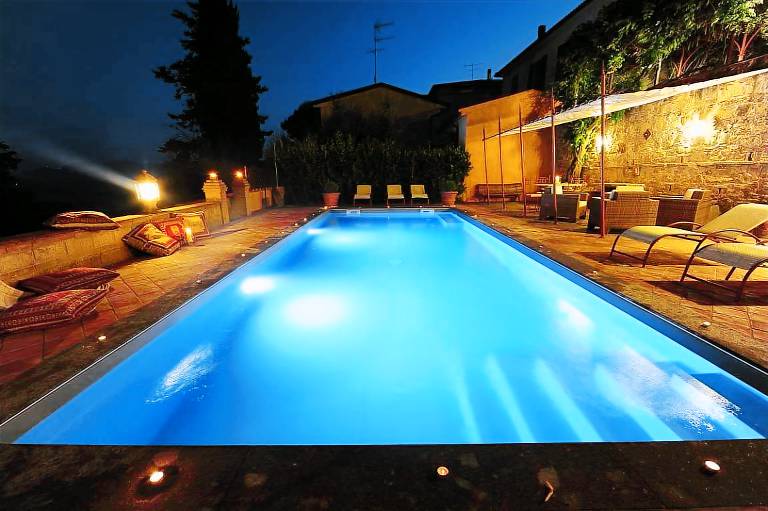 Villa with barbecue, pool & yard — photo 4
