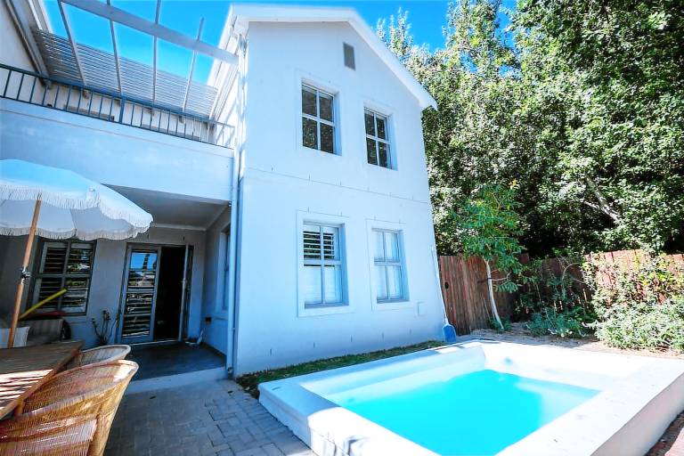 Fay s Huisie & Pool im sch&ouml;nen Riebeek Kasteel