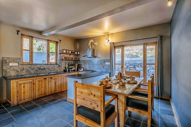 Vacation home with barbeque & yard | Pet-friendly — photo 3