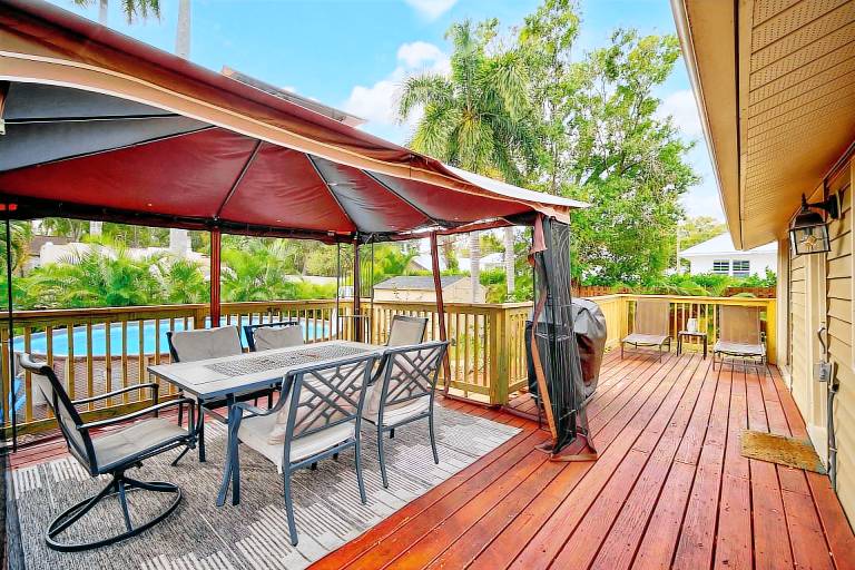 House with barbecue & private pool | City view — photo 4
