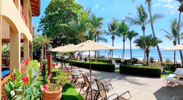 The Backyard Beachfront Hotel — photo 5