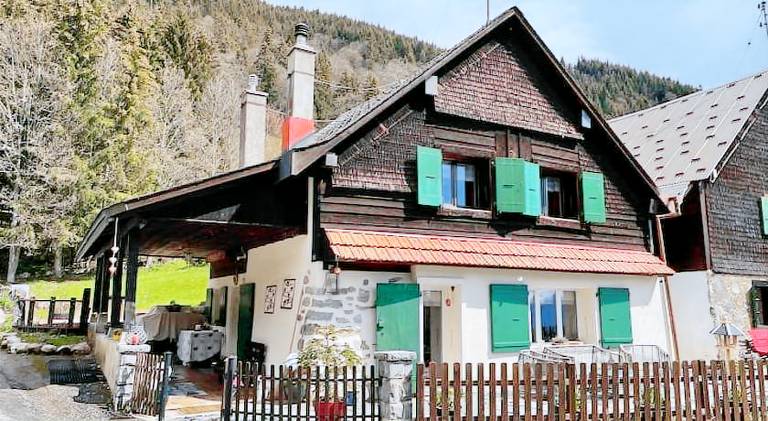 Chalet with 2 rooms for 6 persons in Montreux