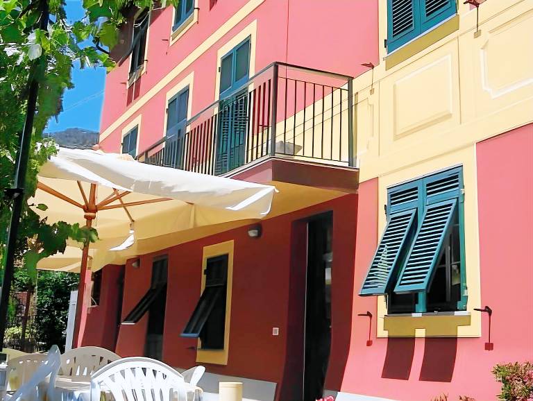 Farm with patio & garden in Chiavari