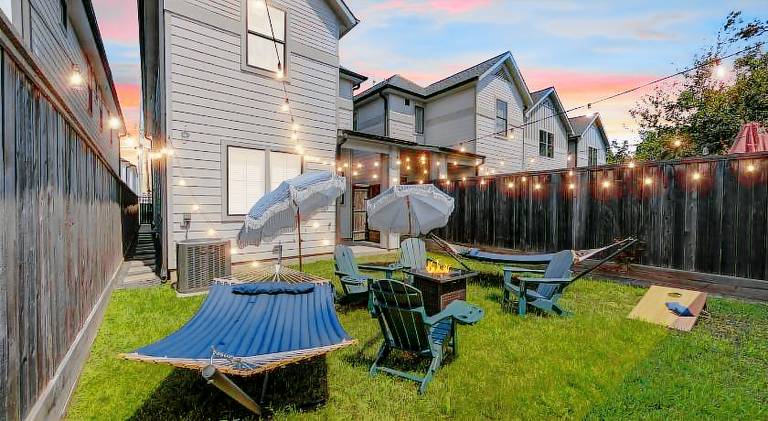 Vacation home with yard & patio — photo 3