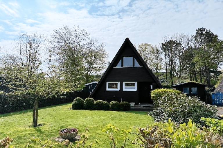 Fully equipped nice vacation home with garden, sauna & patio | Pet-friendly in Rendsburg