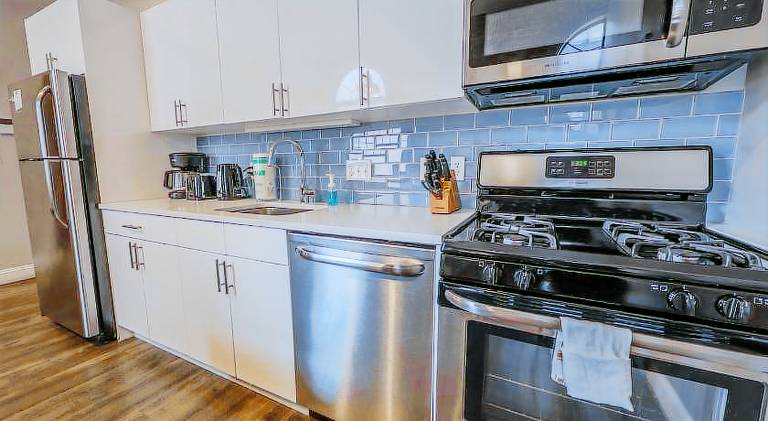 4 Bed 2 Bath 200mbps Internet Luxury Keyless Entry — photo 4
