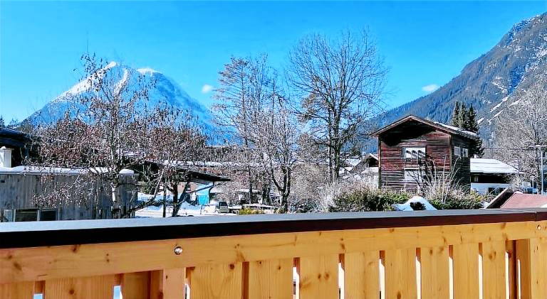 Holiday apartment with yard & terrace — photo 4