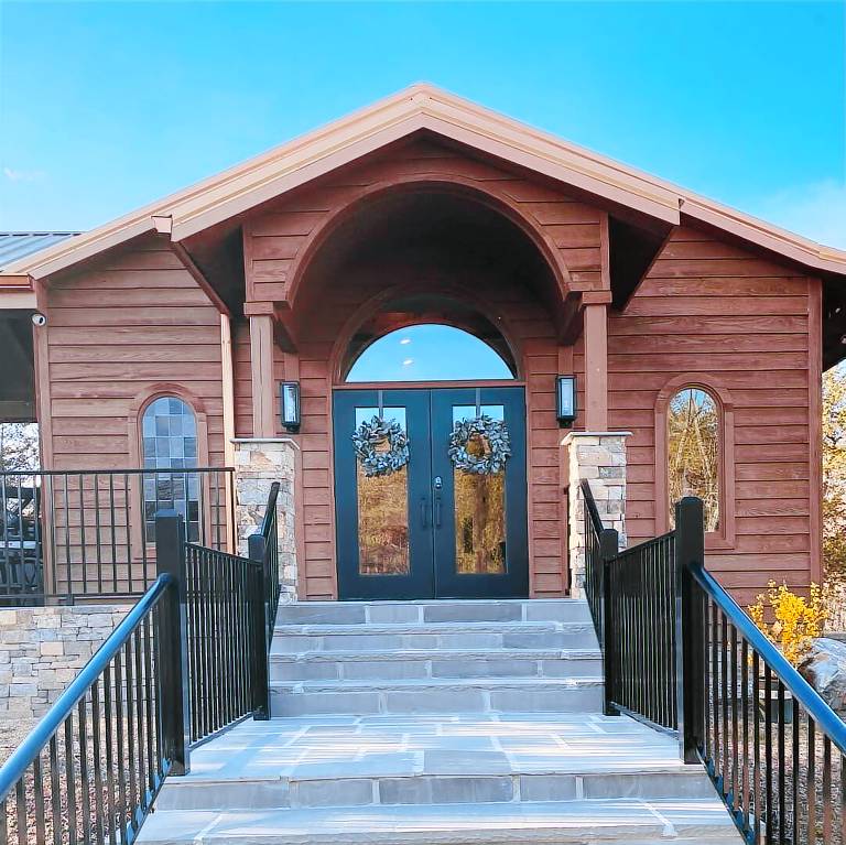 Child-friendly cabin with patio & private pool | Pets allowed — photo 2