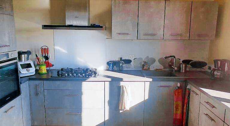 Chambre au calme avec cuisine equipee sur demande en supplement in Figeac