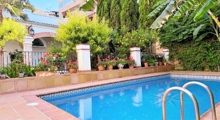 Lovely house with pool, garden & terrace | Pets allowed — photo 2