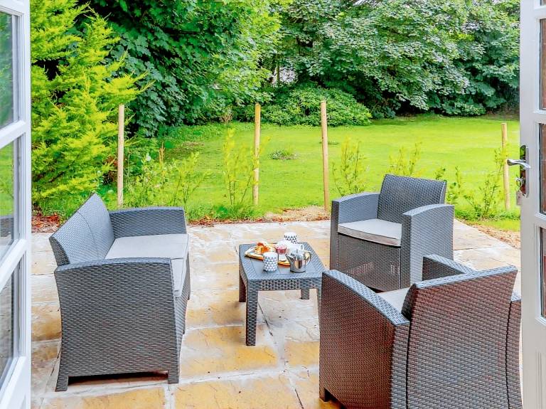 Cottage with garden & patio — photo 5