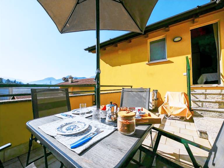 Mansarda con terrazza airco e garage