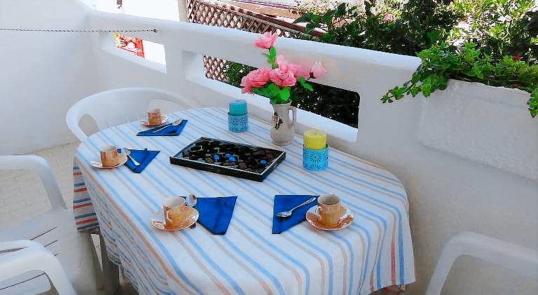 Rental apartment with patio & yard — photo 2