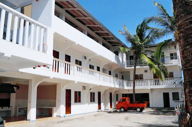 Hana-Natsu Resorts Beach & Hotel in Morong