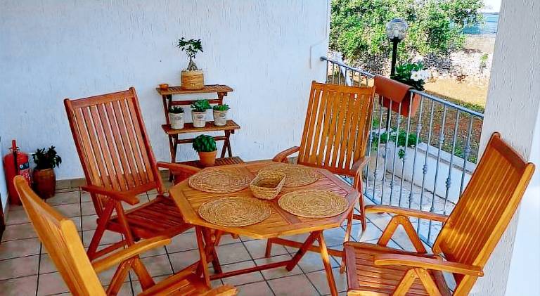 Vacation home with yard — photo 4