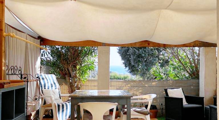 Holiday apartment with jacuzzi, terrace & garden — photo 3