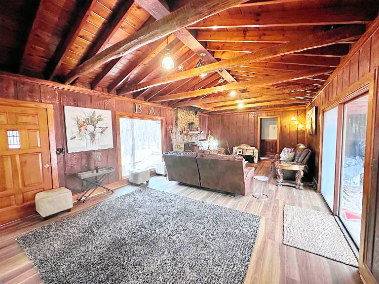 Cabin Cliftondale