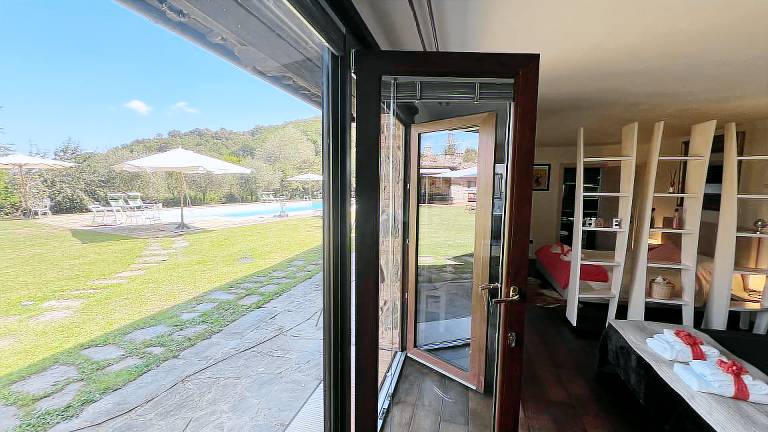 Family-friendly nice villa with barbecue, pool & yard | River view | Dogs allowed — photo 5