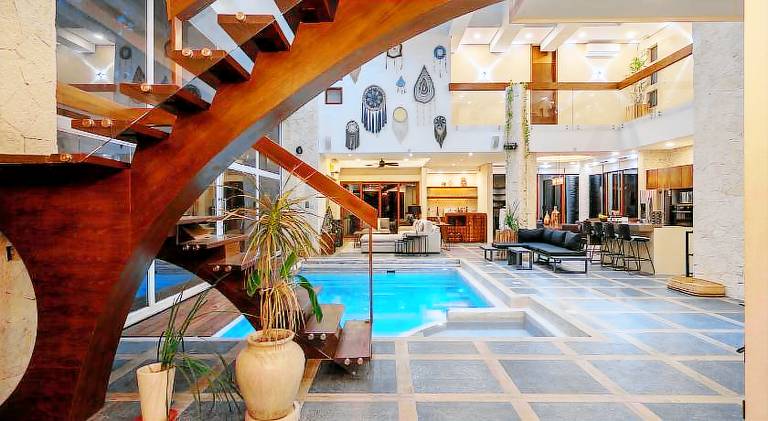 Villa with pool & hot tub — photo 4
