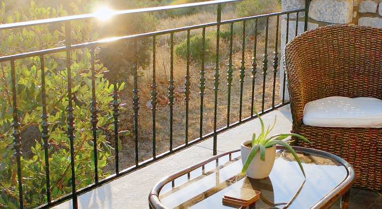 Serviced apartment with yard & terrace | Perfect for remote work | Pets allowed — photo 4