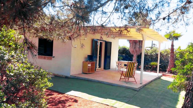 House with patio & yard | Pet-friendly — photo 5