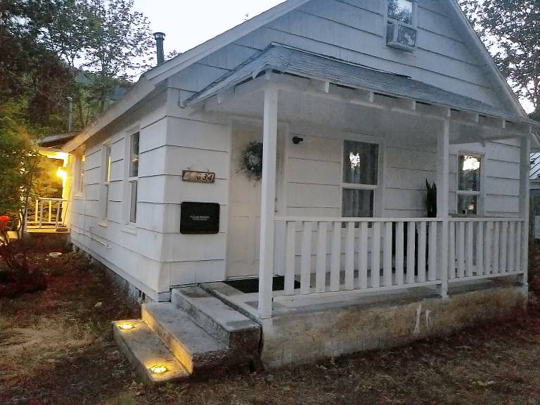 Cottage Oakridge
