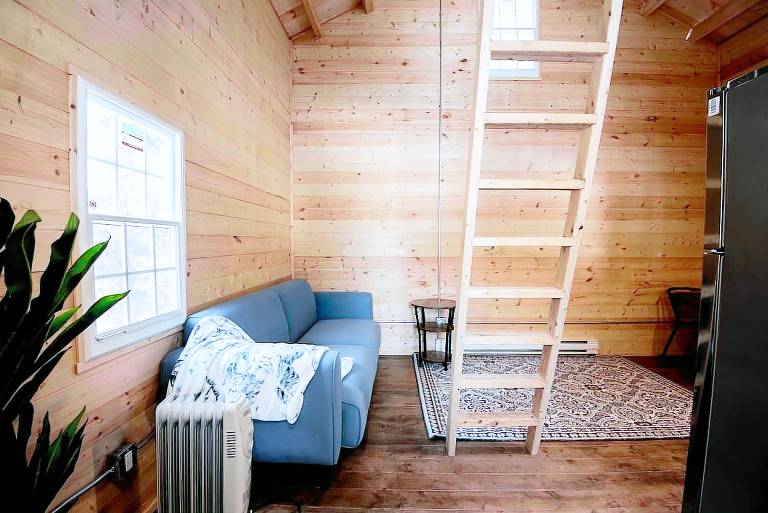 Cozy Lakefront Cabin in Kawartha Lakes, Ontario — photo 2
