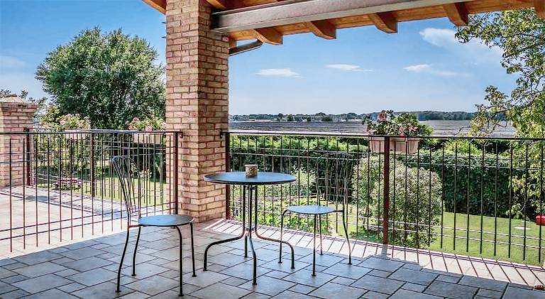 Farm with patio, jacuzzi & garden | Pets allowed — photo 4