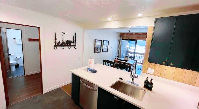 MSRC28 - Cozy Ski Condo - Walk to Canyon - Dog Friendly — photo 4