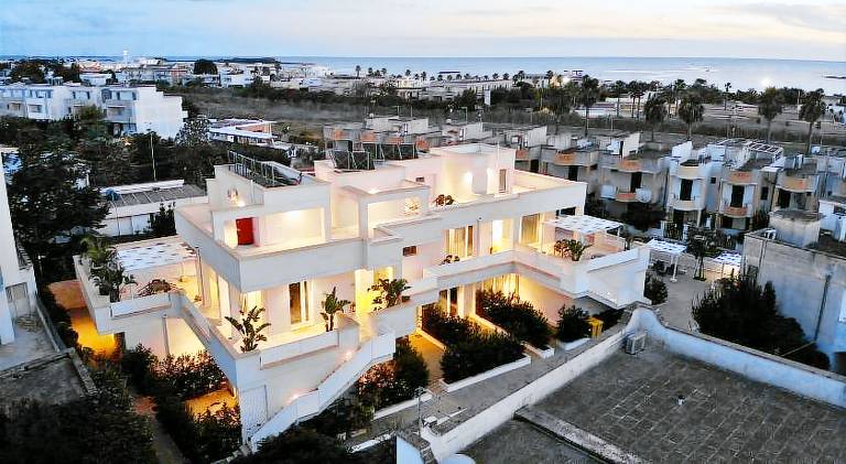 Serviced apartment with yard in Porto Cesareo