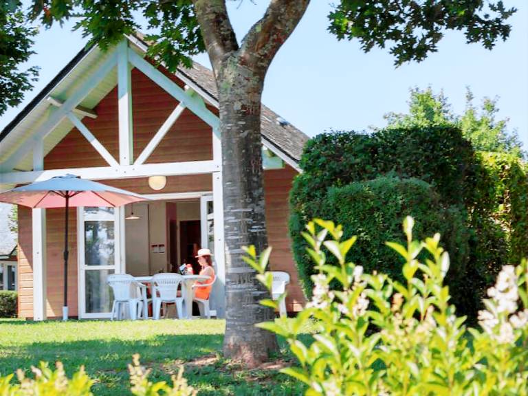 Pleasant chalet with patio | Pets are welcome — photo 4