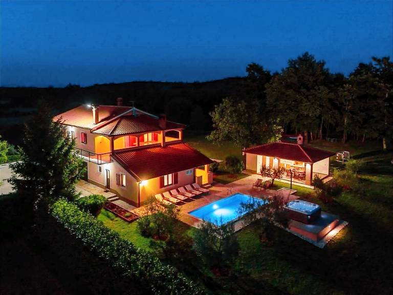 Fully equipped wonderful vacation home with terrace, garden & private pool | Nature view | Pets allowed — photo 4