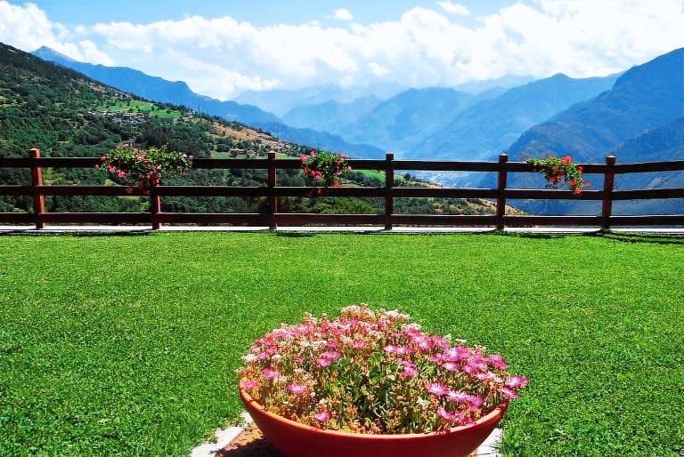 Child-friendly nice rental apartment with barbeque, terrace & garden | Mountain view | Pets are welcome — photo 2