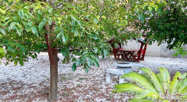 Apartment with patio, jacuzzi & garden — photo 4