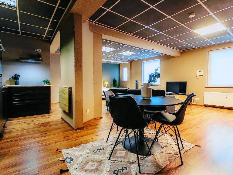 Central Big Studio mit Wohnküche