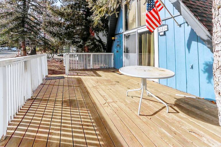 Cabin with terrace | Lake view — photo 2