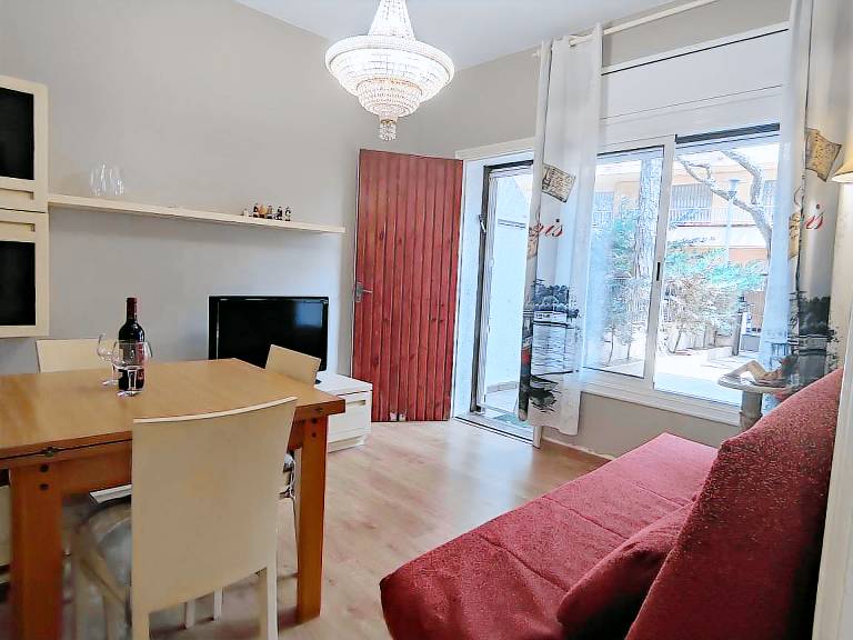 Rental apartment with yard — photo 3