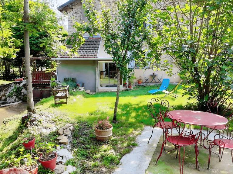 Vacation home with yard, barbeque & fast internet | Garden view | Dogs allowed — photo 4