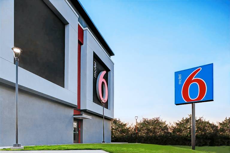 Motel 6 Dallas, TX - Methodist Charlton Medical Ctr. in Dallas, TX