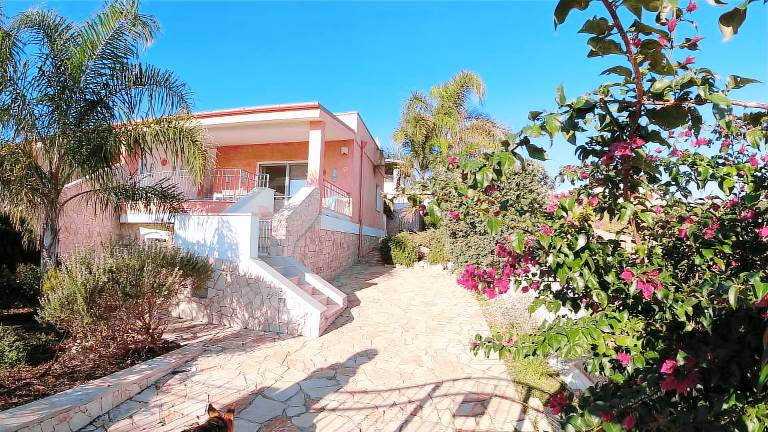 Villa with garden & patio | Sea view — photo 2