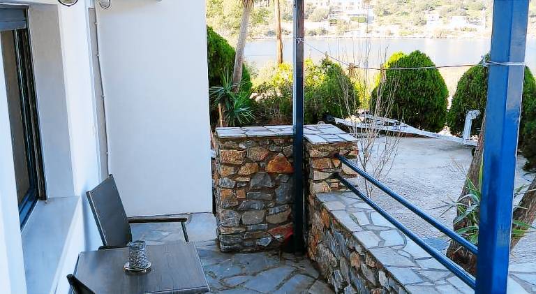 Apartment with patio — photo 4