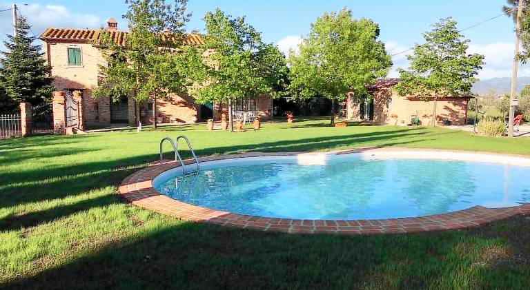 Vacation home with patio, pool & yard in Cortona