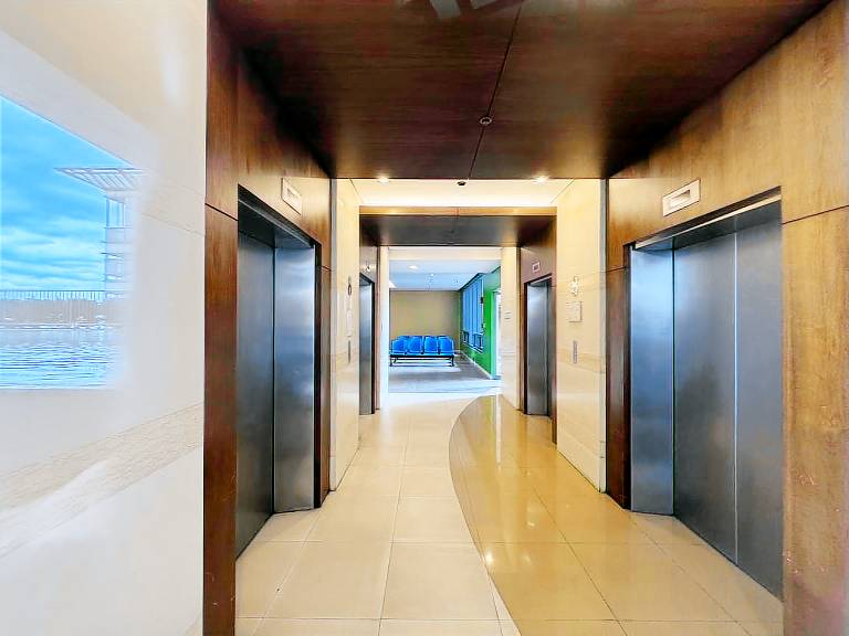 Lovely serviced apartment with pool & patio | Pets allowed — photo 4