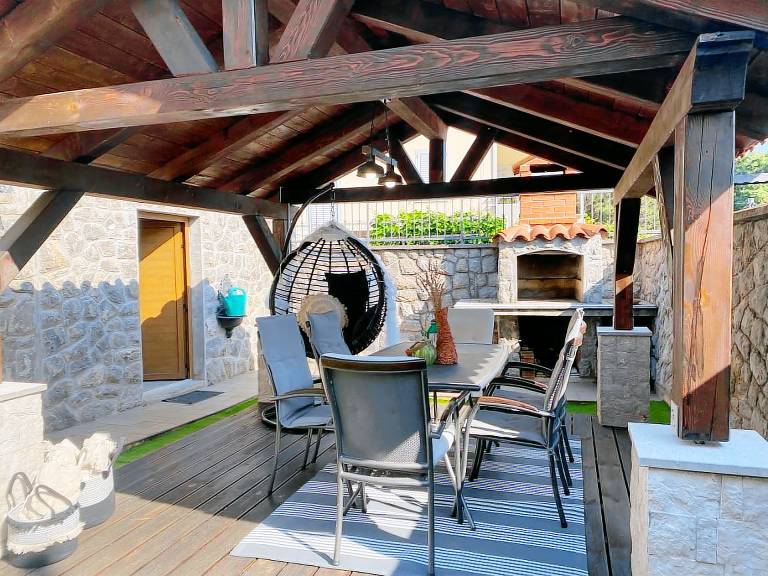 Fully equipped beautiful house with yard, BBQ & patio | Close to the beach | Pet-friendly in Lovran
