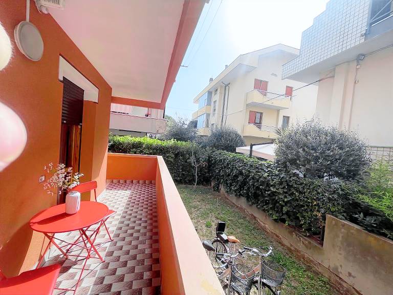 Family-oriented wonderful apartment with yard, private pool & terrace | Pets allowed — photo 2