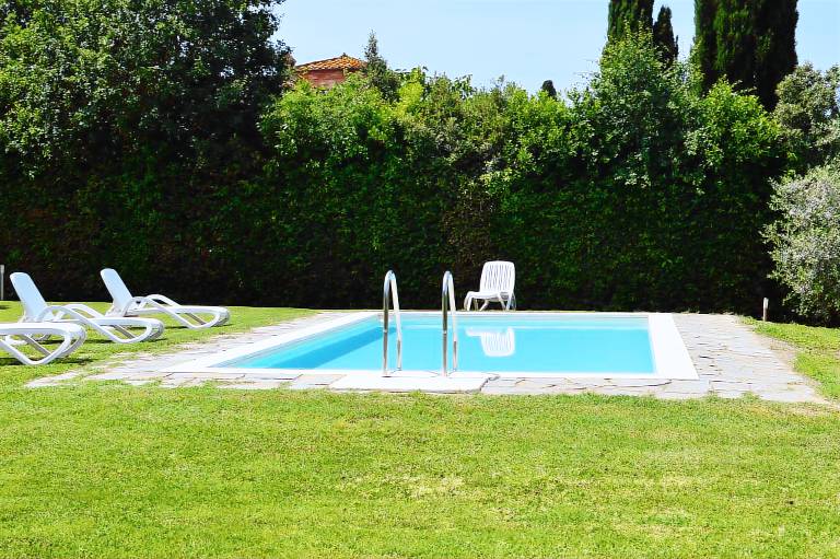 Villa with yard, patio & private pool | Garden view — photo 4