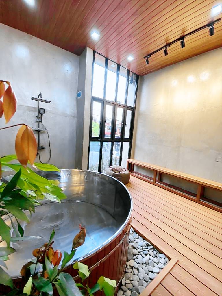 Charming house with hot tub & grill | Perfect for remote work | Pets allowed — photo 2