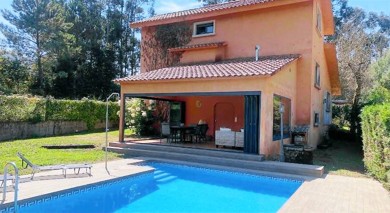 Vacation home with patio, private pool & yard | Perfect for remote work in Vigo