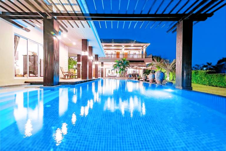Villa with pool in Phetchaburi