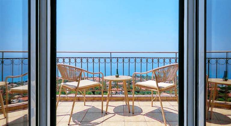 Villa with barbecue, private pool & yard | Good for workation — photo 5